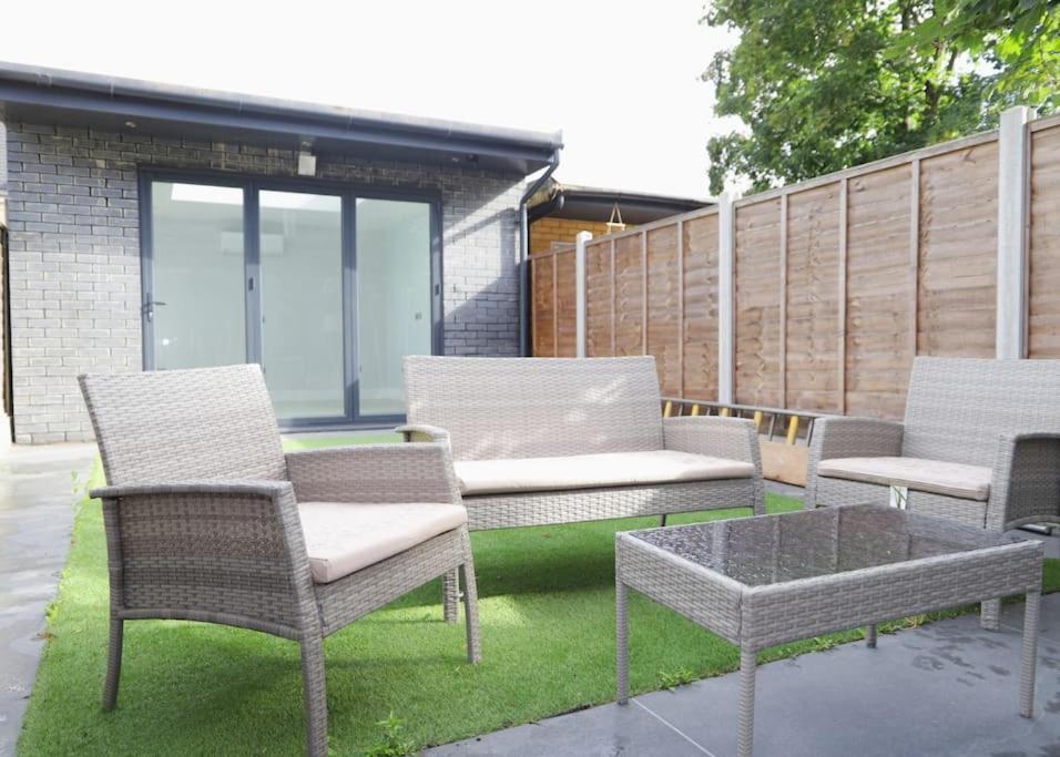 Apartament Stylish Flat With Garden, Close To *