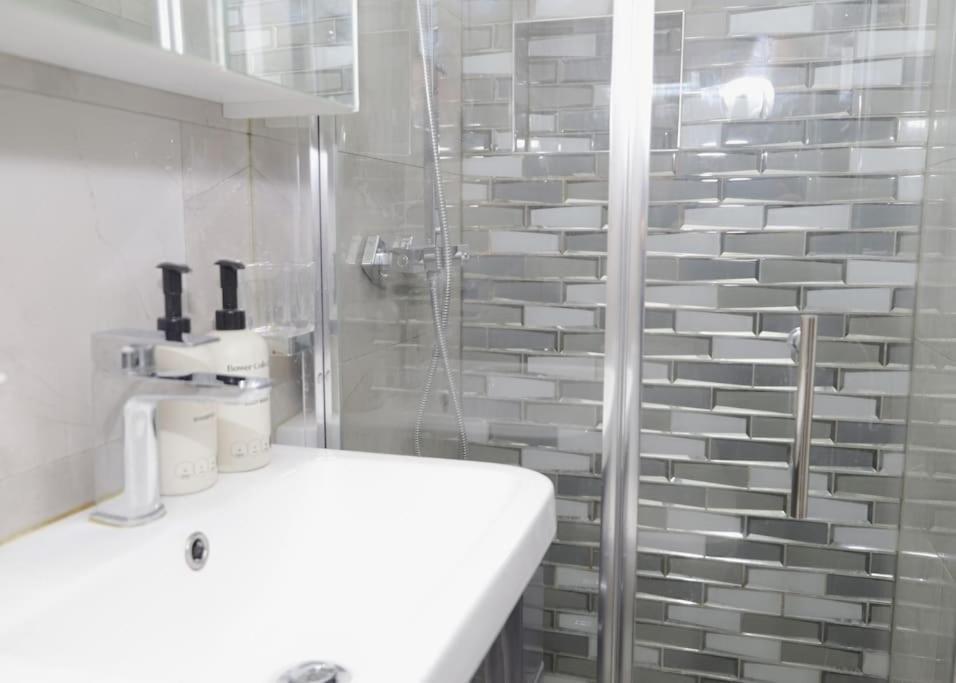 Stylish Flat With Garden, Close To Apartament