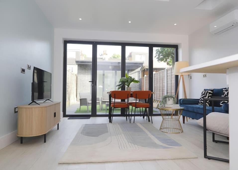 Stylish Flat With Garden, Close To Apartament *